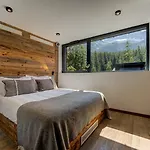 Chalet Red Fox *